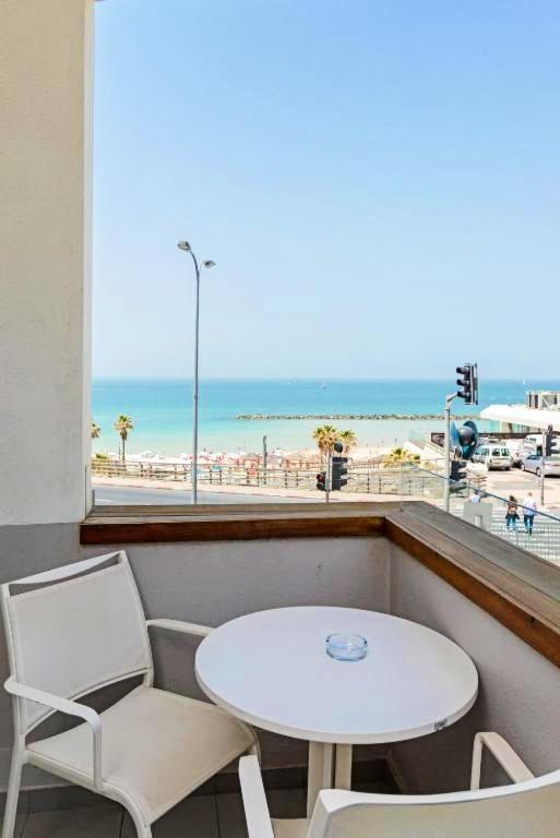 Olive Gordon By The Beach Tel Aviv Eksteriør billede